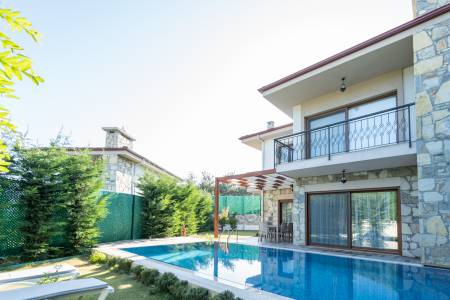 Sheltered Private  Swimming Pool Villa with Private Garden, in olive groves in Kusadasi Caferli